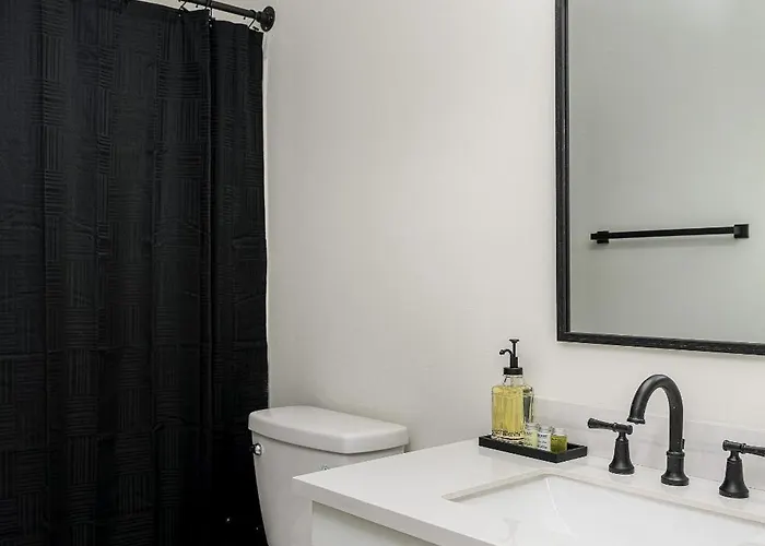 Emerald Retreat - & Stylish - 2 Br/2 Ba Winston-Salem
