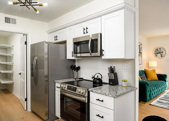 Apartment Emerald Retreat - & Stylish - 2 Br/2 Ba