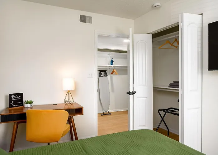 Emerald Retreat - & Stylish - 2 Br/2 Ba Winston-Salem