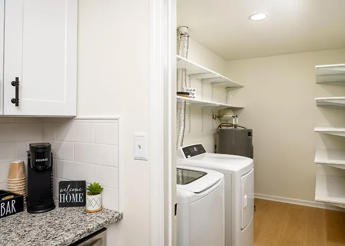 Emerald Retreat - & Stylish - 2 Br/2 Ba Winston-Salem