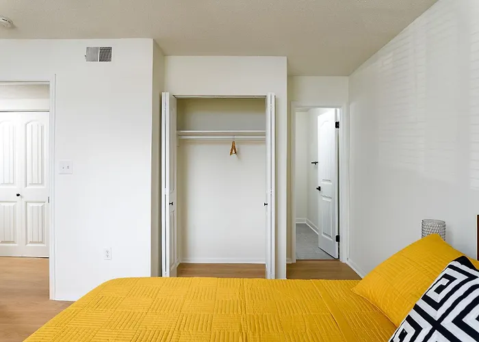 Apartment Emerald Retreat - & Stylish - 2 Br/2 Ba