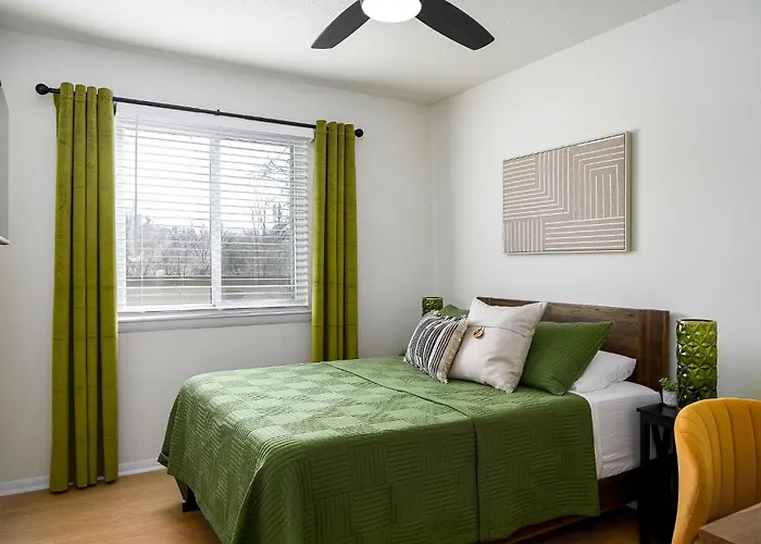 Emerald Retreat - & Stylish - 2 Br/2 Ba