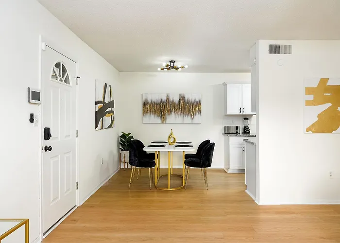 Apartment Emerald Retreat - & Stylish - 2 Br/2 Ba