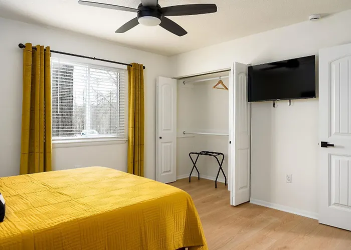 Emerald Retreat - & Stylish - 2 Br/2 Ba Apartment *