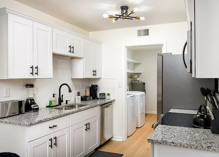 Emerald Retreat - & Stylish - 2 Br/2 Ba * Winston-Salem